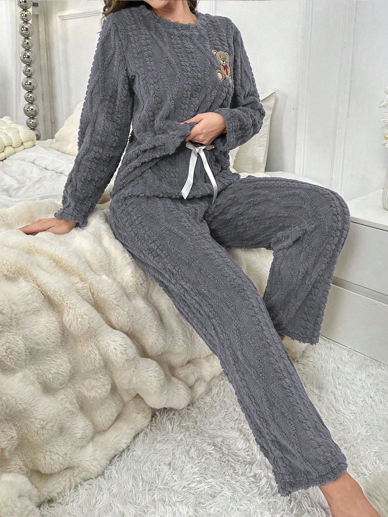 Women Cartoon Bear Embroidered Jacquard Fleece Sleepwear Pajama Set Includes Long Sleeve Top & Pants, Fall Winter Clothes, Fluffy Pajama, Cozy