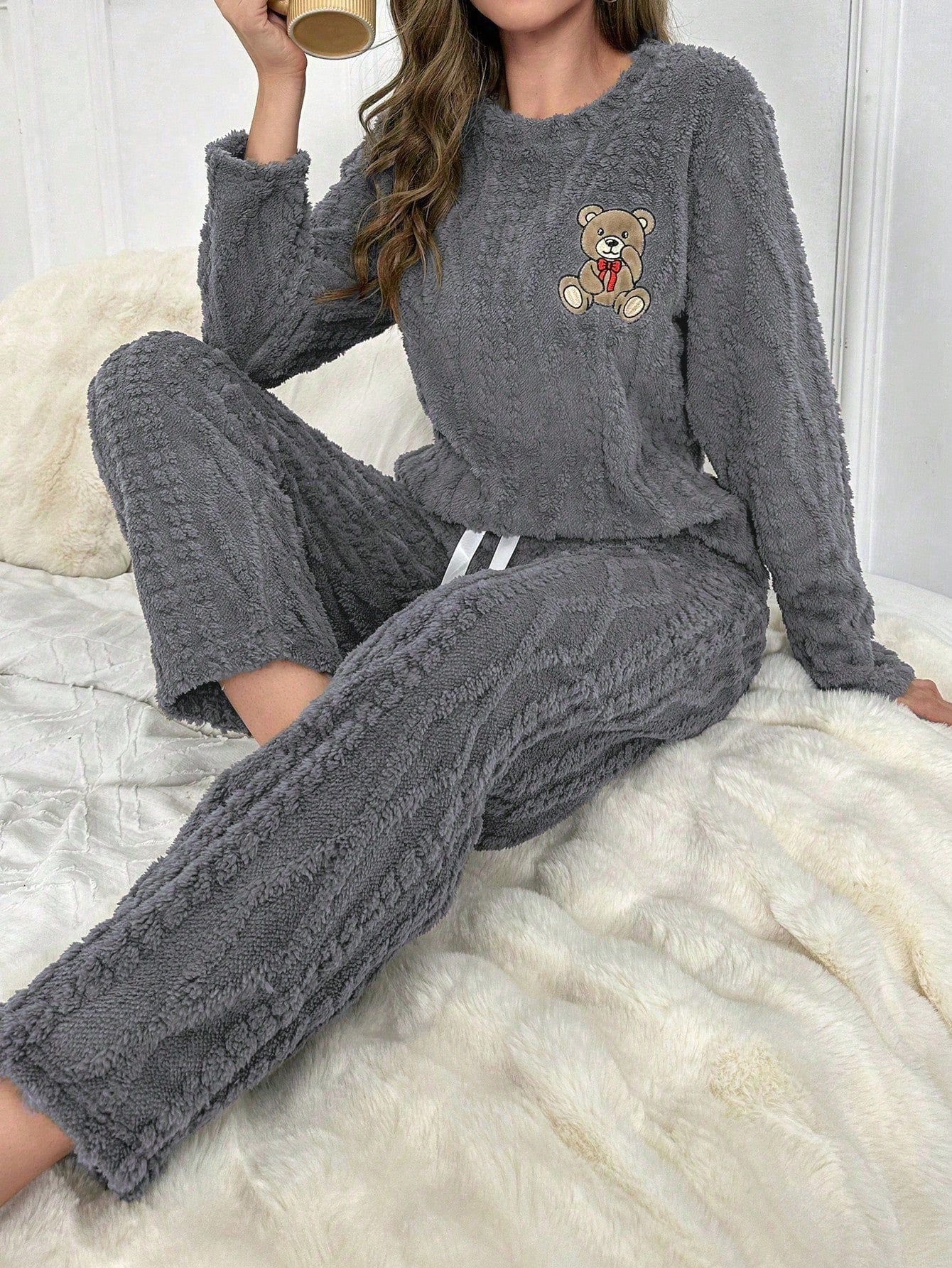 Women Cartoon Bear Embroidered Jacquard Fleece Sleepwear Pajama Set Includes Long Sleeve Top & Pants, Fall Winter Clothes, Fluffy Pajama, Cozy